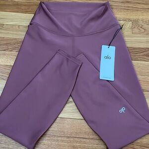 Brand new Alo yoga leggings